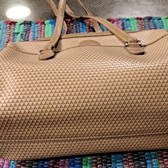 VINTAGE Liz Claiborne Tan Textured Shoulder Bag - Picture 6 of 6